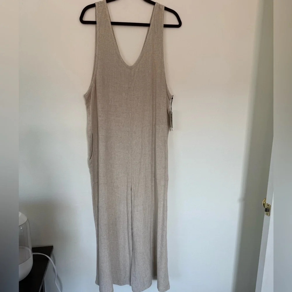 Treasure & Bond Linen-Blend Sleeveless Wide-Leg Jumpsuit in Cream - Picture 3 of 9